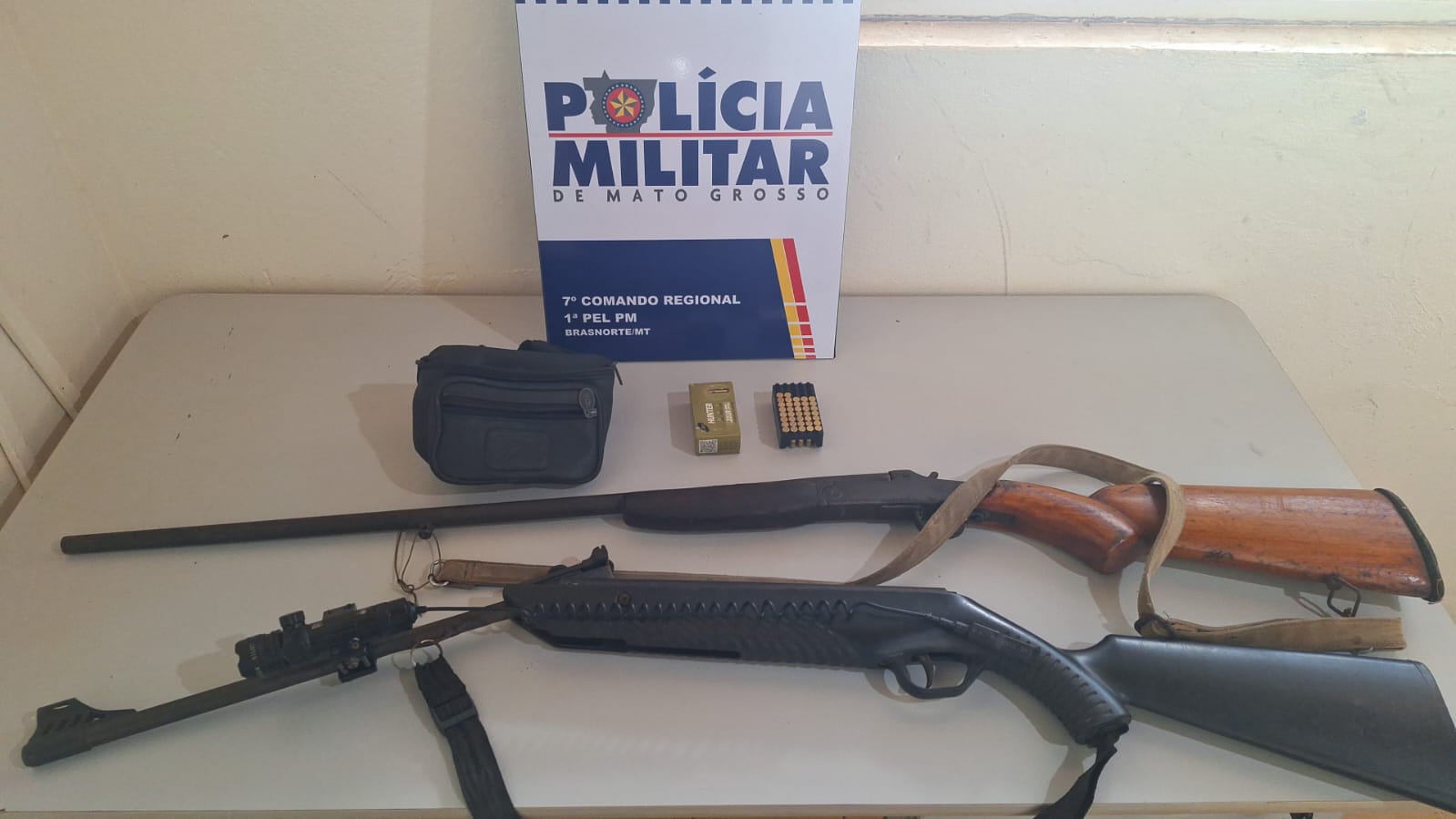 Polícia Militar apreende armas de fogo e prende dois homens