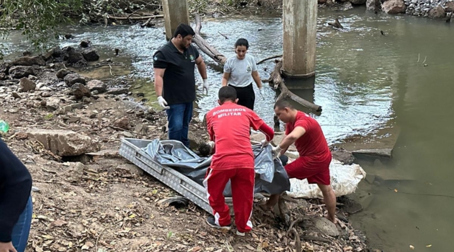 Corpo de homem é encontrado em córrego com sinais de violência