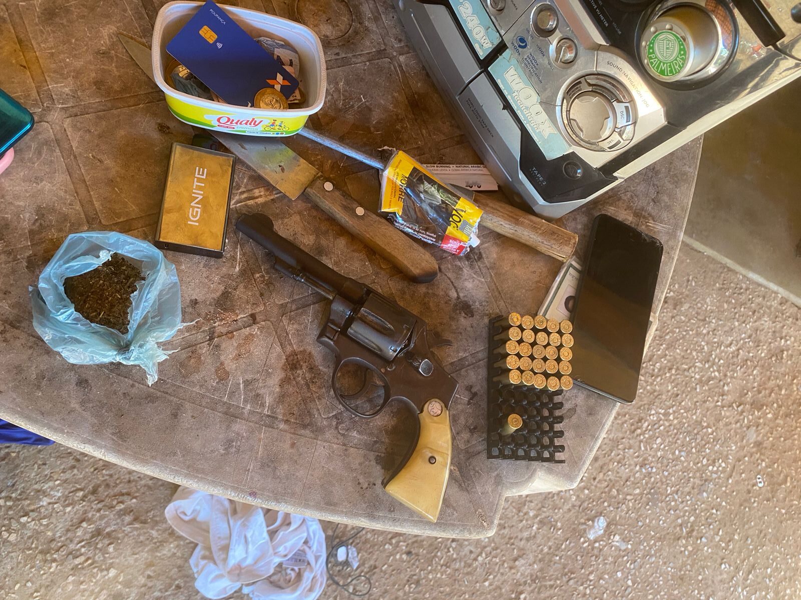 Policiais civis e militares detêm 5 pessoas com drogas e arma de fogo em Cáceres