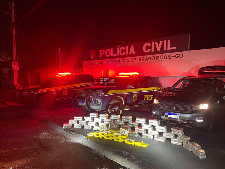 Ação da PRF intercepta quase 100 tabletes de drogas