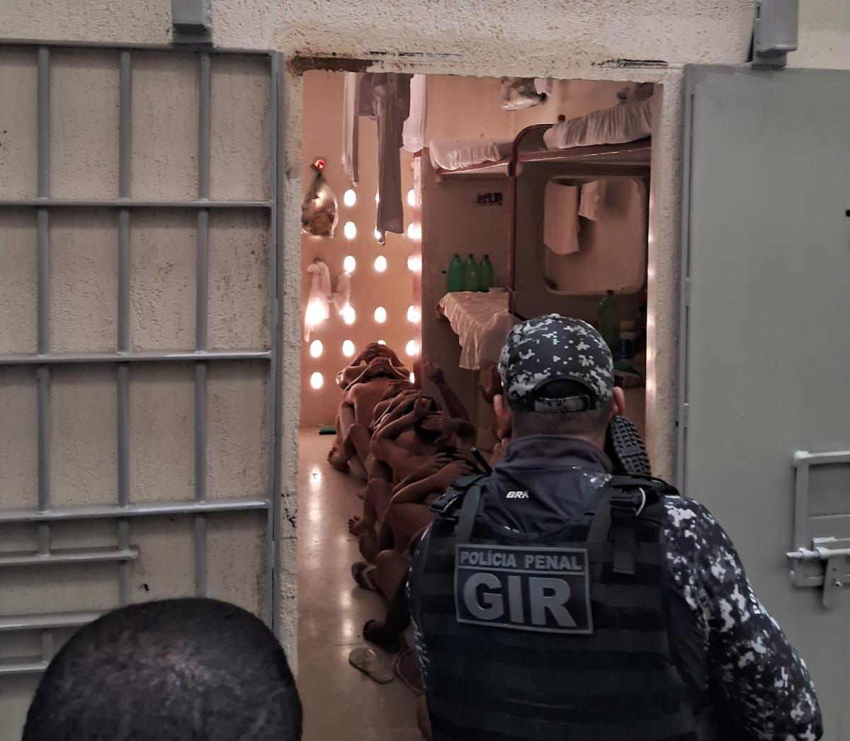 Presos do PCC iniciam motim no CDP de Pontes e Lacerda; Polícia Penal controla situação