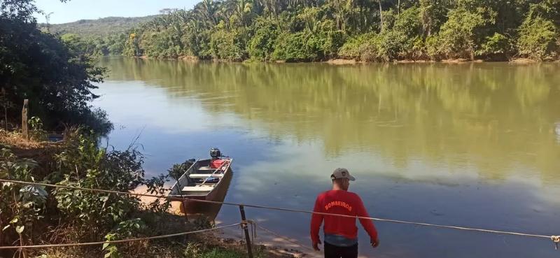 Corpo é encontrado boiando às margens de rio