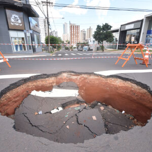 Cratera na Av. Mato Grosso deve ser fechada ainda hoje