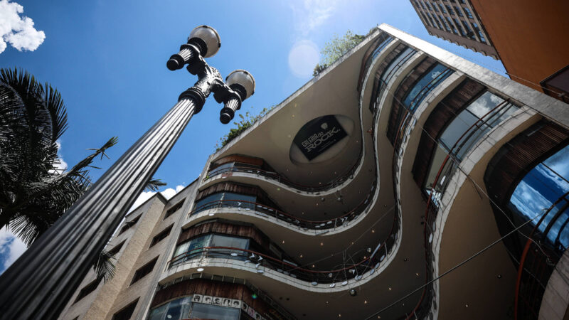 Galerias de rua voltam à moda com karaokê, cat café e estúdios de tatuagem em SP
