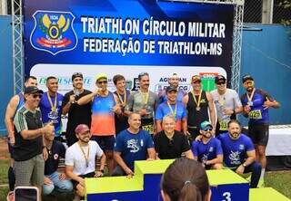 Festival de triatlo reúne 60 atletas em domingo movimentado no Círculo Militar