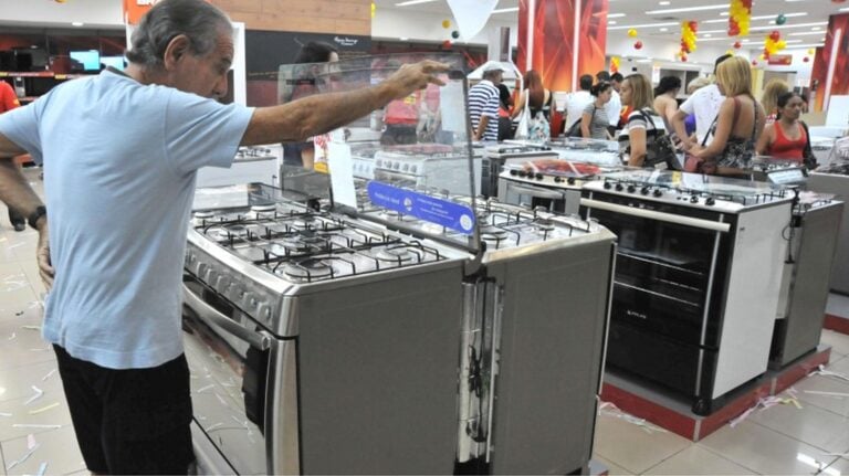 Comércio registra alta de 4,7% e tem melhor resultado em 12 anos