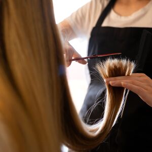 Corte de cabelo feminino custa de R$ 61 a R$ 220 em Campo Grande