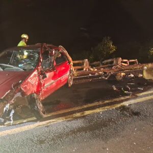 Motorista bêbada bate em ponte, capota e idosa morre afogada em MS; veja vídeo
