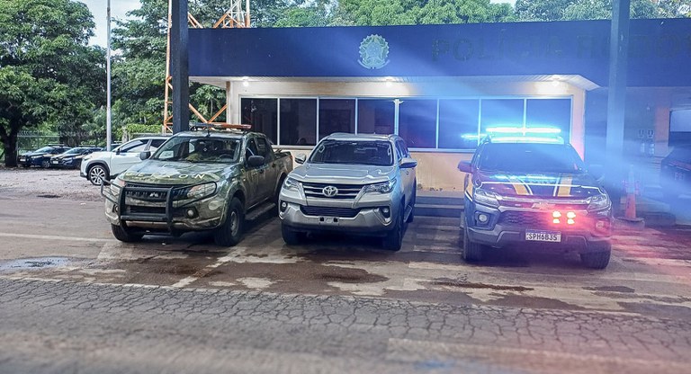 PRF recupera Hilux furtada em Minas Gerais e prende receptador em Cáceres