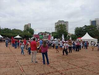 Manifestantes se reúnem em Campo Grande para protesto contra anistia