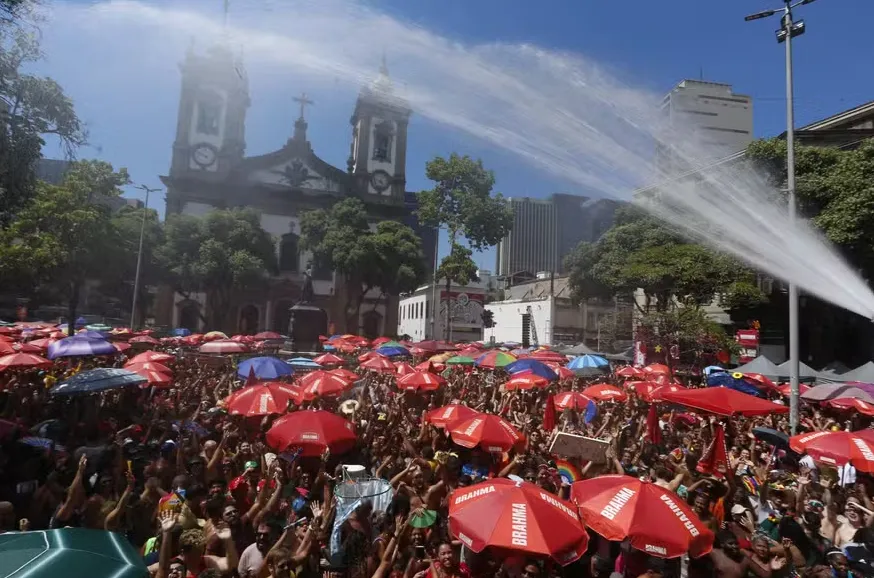Carnaval 2025: Foliões enfrentarão calor extremo com máximas de até 39°C