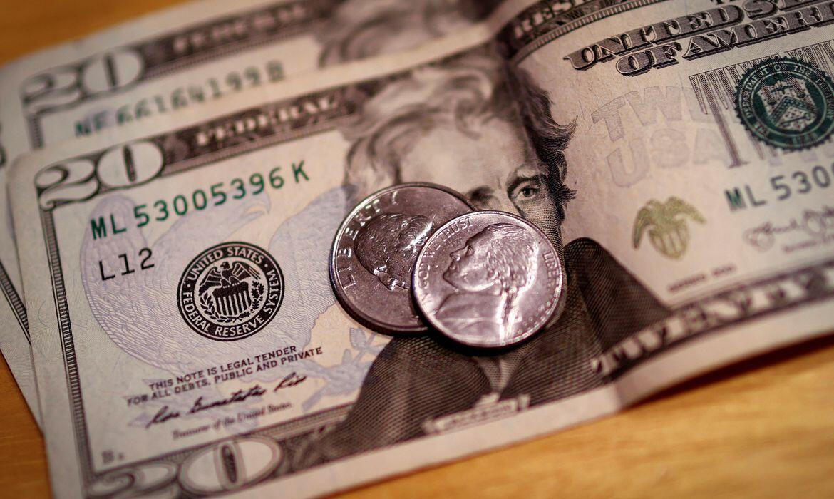 Dólar sobe a R$ 5,85 com temor de recessão nos EUA