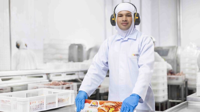 Aplicação do Programa de Bem-Estar Animal na Aurora Coop: iniciativas no Campo e na Indústria