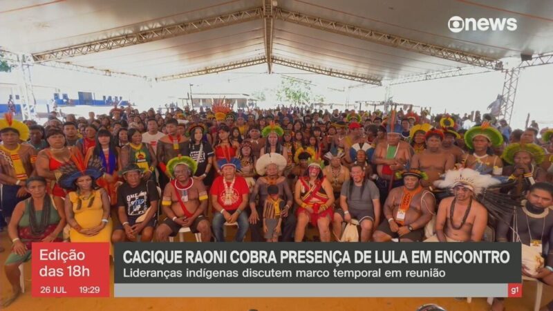 Lula condecora cacique Raoni com a Ordem Nacional do Mérito, mais alta honraria do país