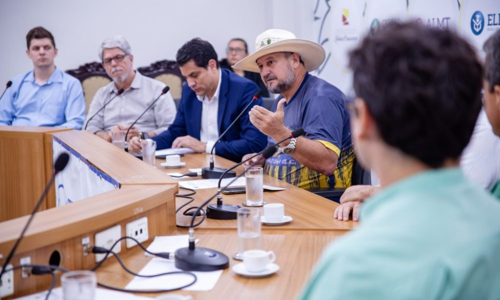 Frente Parlamentar de Apoio ao Produtor de Leite focaacesso ao crédito para produtores em última reunião