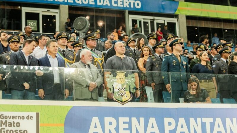 Prefeito e vice prestigiam promoção de quase mil policiais na Arena Pantanal