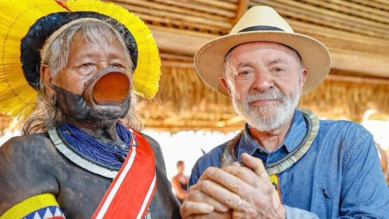 Cacique Raoni recebe medalha de Lula e alerta sobre exploração de petróleo na Margem Equatorial