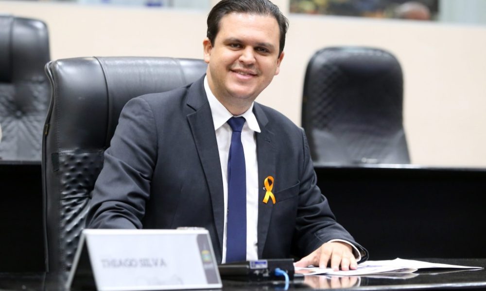 Deputado Thiago anuncia Edital para retomada de obras paralisadas e construção de creches