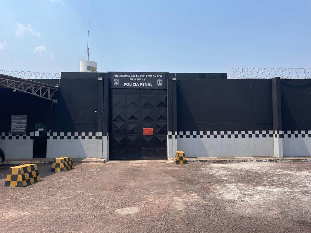 Cinco detentos fogem escalando muro de presídio em Mato Grosso