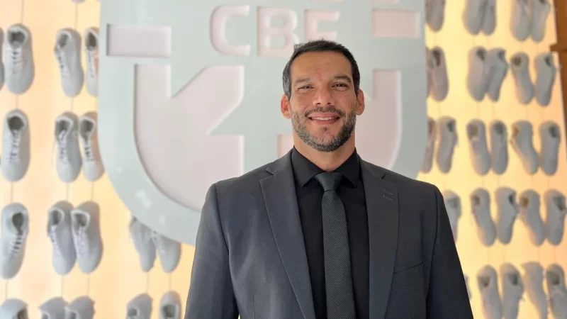Samir Xaud é eleito presidente e assume CBF em meio à crise e racha com clubes
