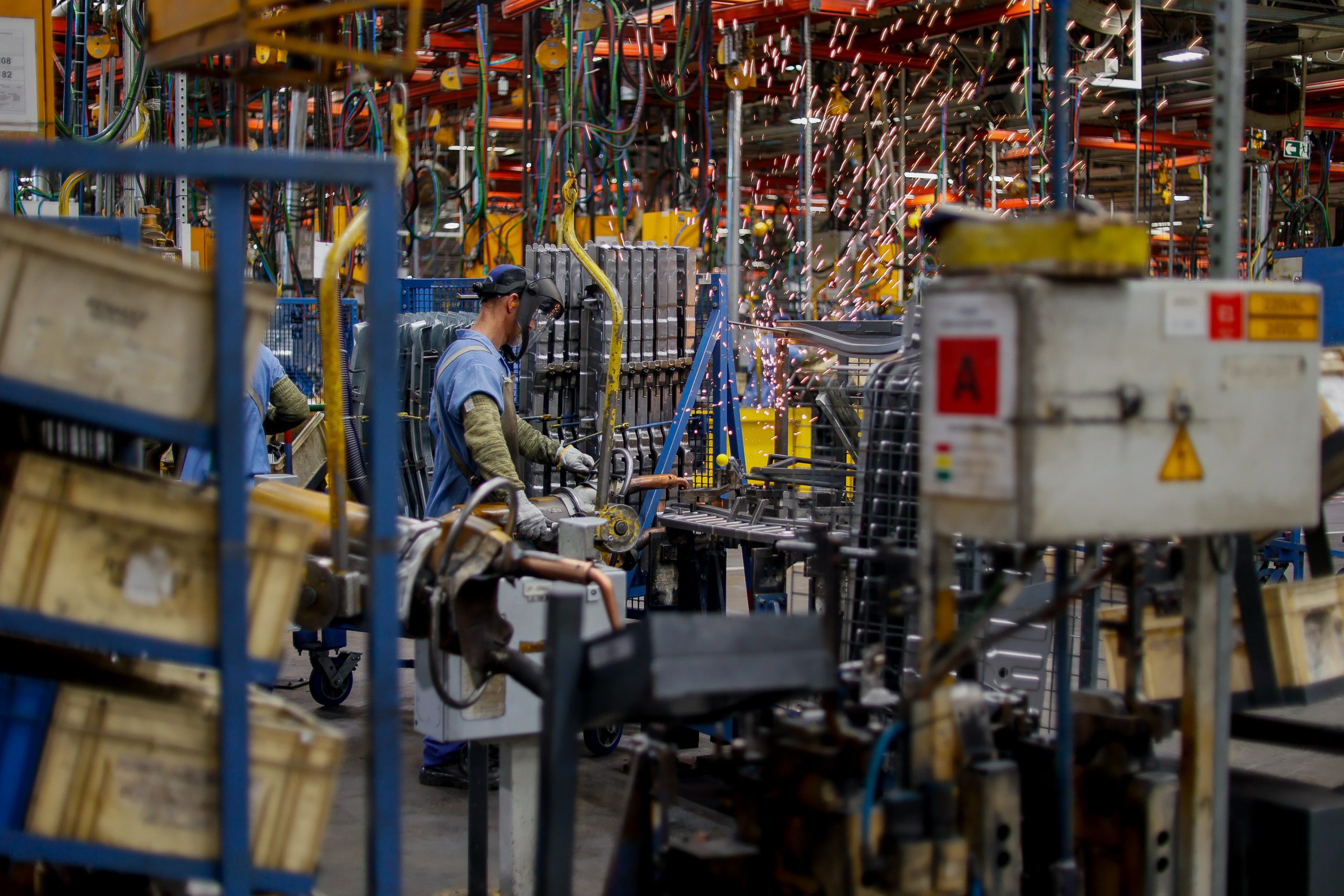Paraná lidera produção industrial no Brasil com alta de 15,1% em março