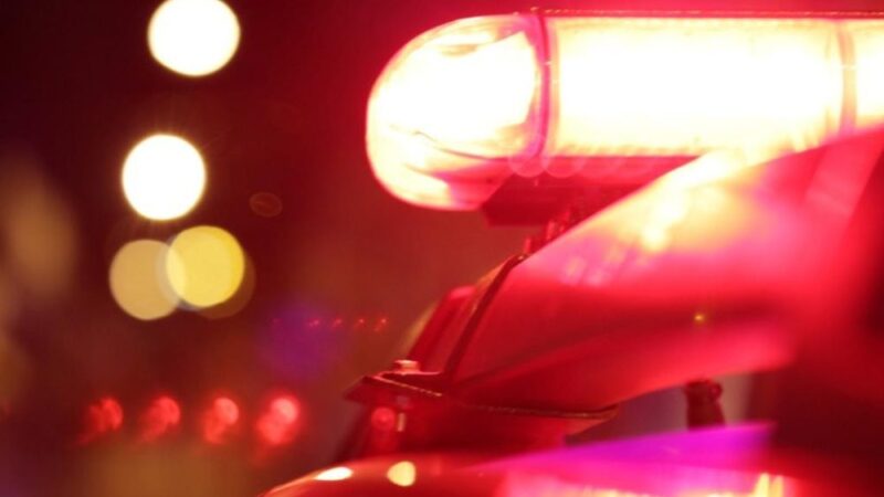 Polícia Militar prende mulher após esfaquear namorado durante discussão