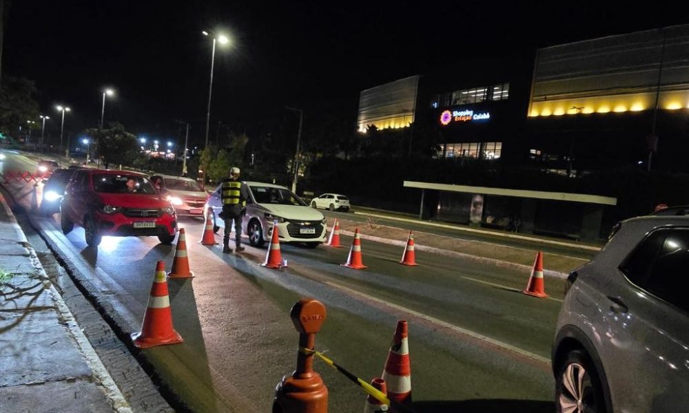 Operações Lei Seca resultam em sete prisões por embriaguez e remoção de 46 veículos em Cuiabá