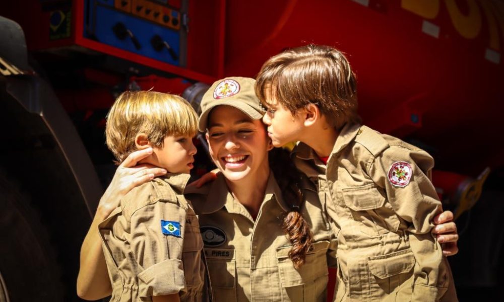 Bombeiras conciliam dupla missão e são motivos de orgulho para filhos
