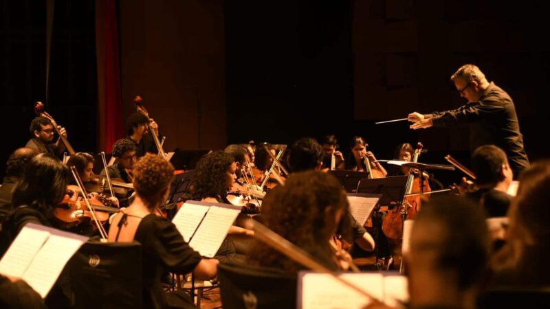 Orquestra da UFMT se apresenta domingo com participação do pianista Fábio Martino