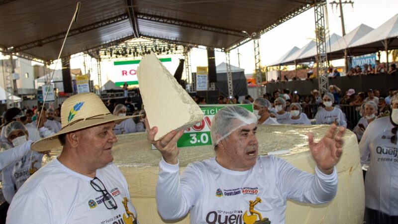 Com três toneladas, indústria de MT quebra recorde e produz o maior queijo frescal do Brasil em Curvelândia 