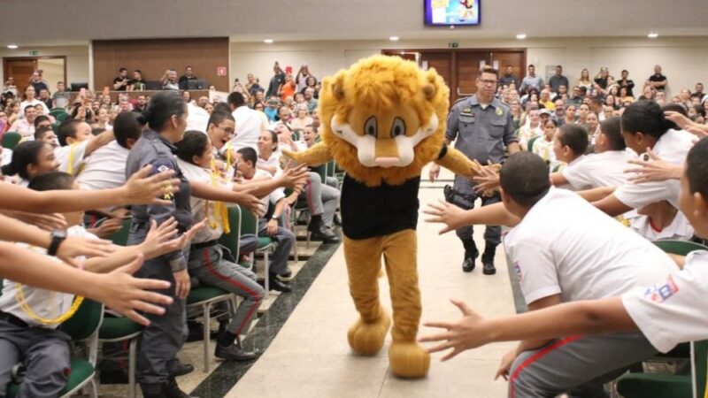Proerd realiza formatura de 1.300 alunos do sétimo ano em Cuiabá