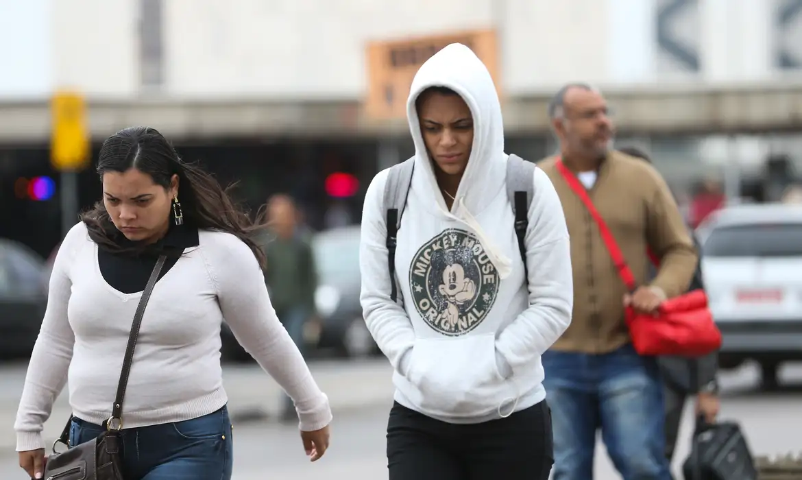 Onda de frio: Inmet emite alerta de perigo para queda de temperatura no País