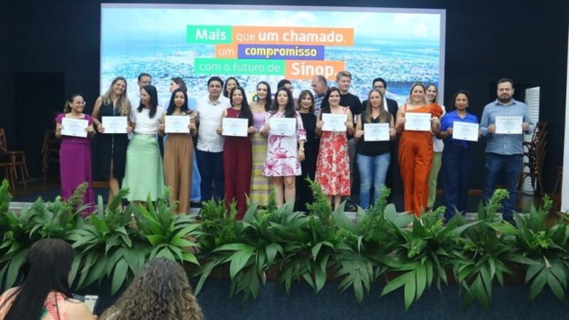 Prefeitura de Sinop certifica 282 profissionais da educação durante cerimônia de posse