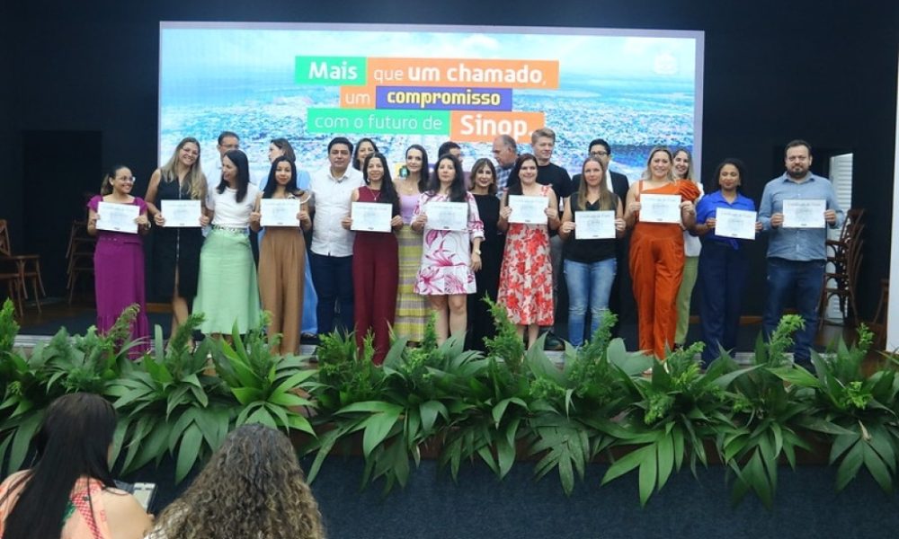 Prefeitura de Sinop certifica 282 profissionais da educação durante cerimônia de posse