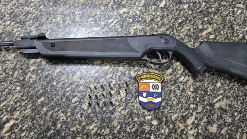 Polícia Militar prende homem que ameaçou esposa com arma de fogo em Vale do São Domingos
