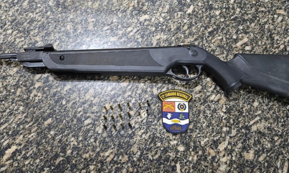 Polícia Militar prende homem que ameaçou esposa com arma de fogo em Vale do São Domingos