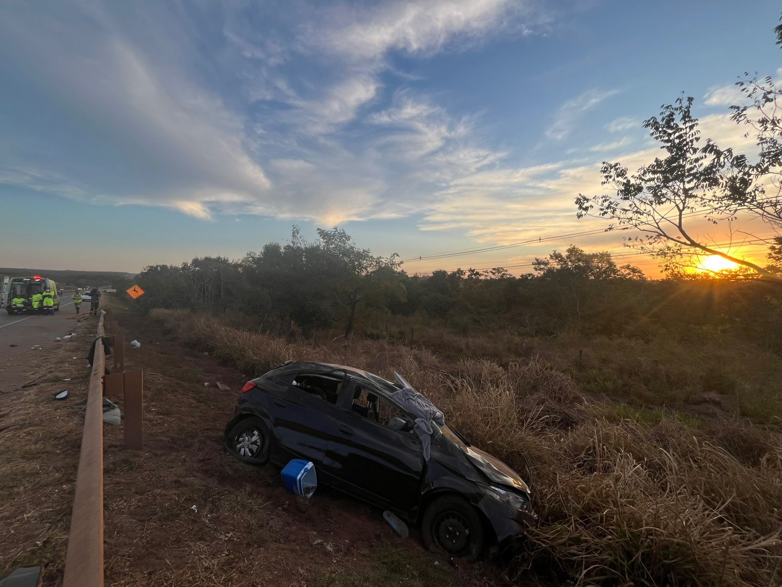Duas pessoas morrem e três ficam feridas após carro capotar na BR-163 em MT