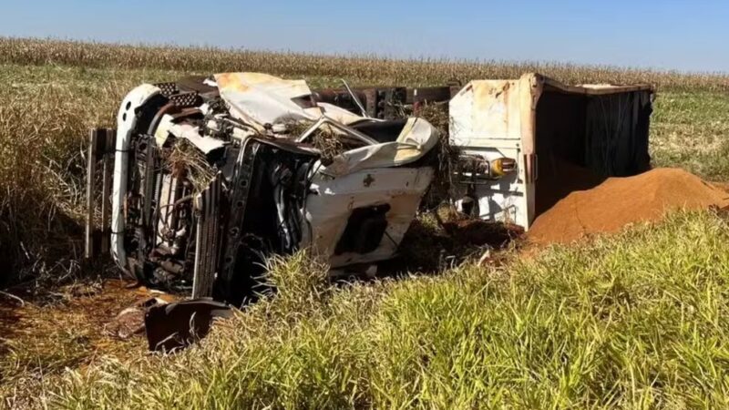 Acidente com caminhão na MS-162 mata motorista