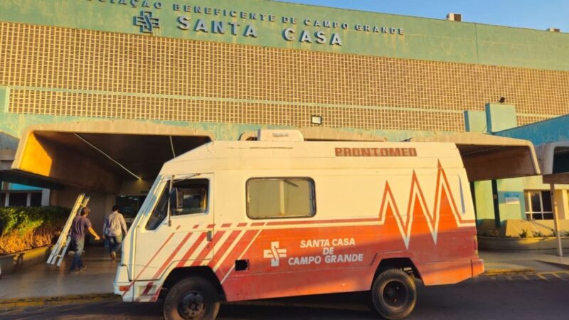 Maior hospital de Campo Grande usa ambulância do século passado para atender demandas internas