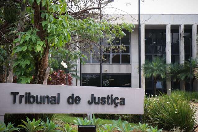 Defesa enrola e juiz dá pito na “Máfia dos Gravatas”