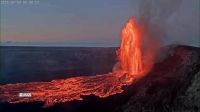Vídeo: Vulcão Kilauea expele jatos de lava em nova erupção no Havaí