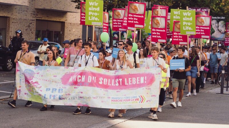 Marcha pela Vida reúne 2.000 participantes contra o aborto nas ruas de Zurique