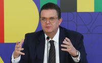 Fraudes no INSS: Devoluções a aposentados superam R$ 1 bilhão, diz ministro