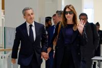 Imigrantes partem da França para o Reino Unido sob novo acordo de troca