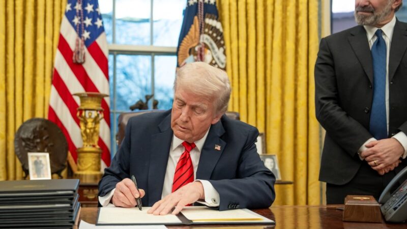 Trump anuncia novas tarifas sobre madeira e móveis importados