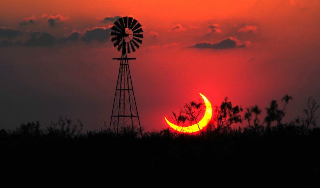 O que é um eclipse solar parcial?