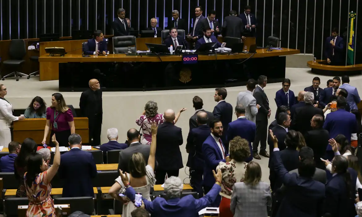 Motta anuncia votação de urgência para projeto de anistia a golpistas