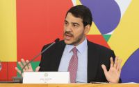 Mesmo favorável a Pacheco, Alcolumbre não deve segurar sabatina de Messias