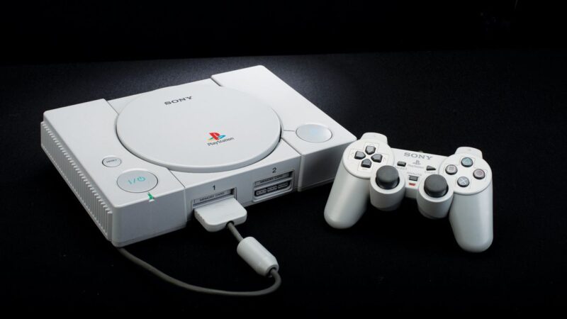 Shuhei Yoshida lamenta não ter lançado vários clássicos do PS1 no Ocidente