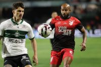 Bahia atropela o Grêmio e segue firme na luta pelo G6 do Brasileirão
